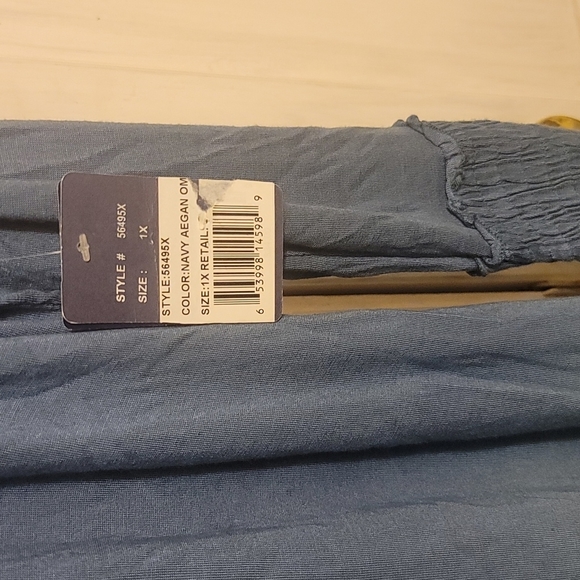 Nwt, 1x Studio West Long sleeved an gathered top/sleeve ombre blue. - Picture 6 of 8